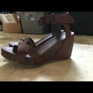 Wedge shoes
